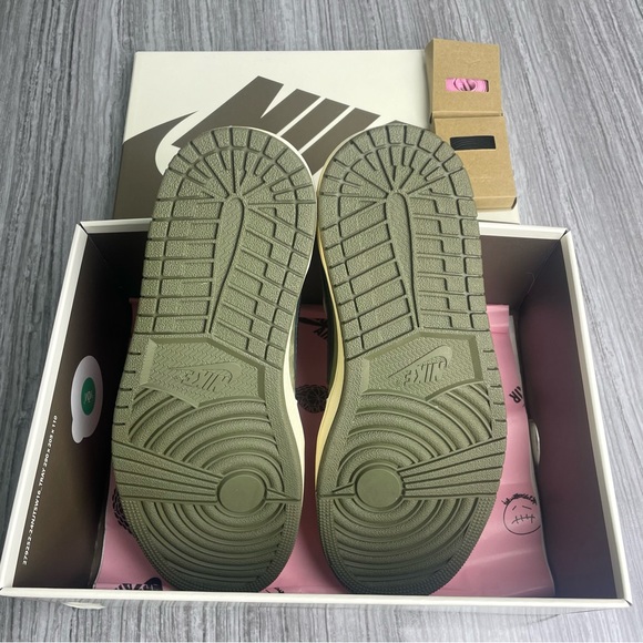 Nike Air Jordan 1 Retro Low OG SP Medium Olive -Men's Green/ White Sneakers - Picture 9 of 10